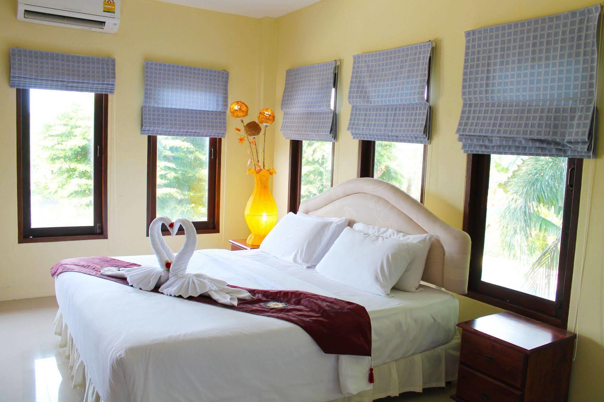 Yuwadee Resort Chalong Ngoại thất bức ảnh