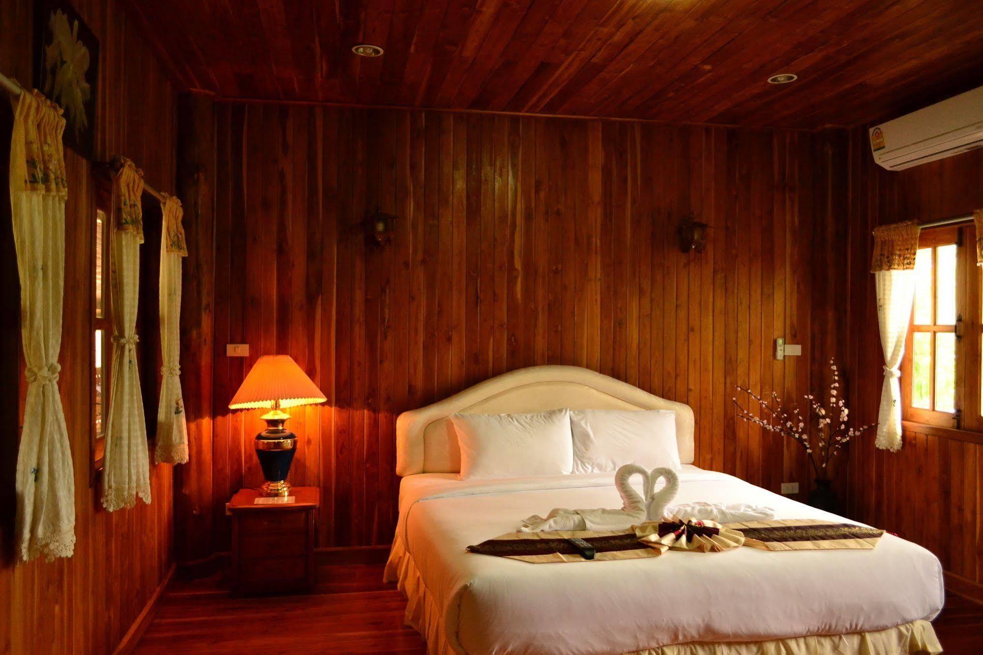 Yuwadee Resort Chalong Ngoại thất bức ảnh